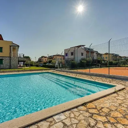 Bella Vista With Swimming Pool And Tennis Court