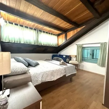 Bella Vista With Swimming Pool And Tennis Court Lägenhet