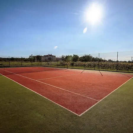 Bella Vista With Swimming Pool And Tennis Court *