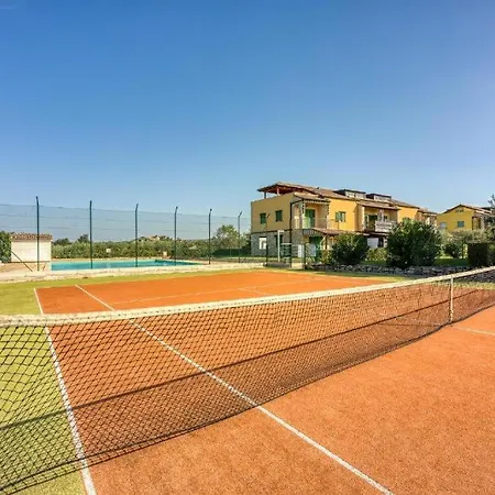 Bella Vista With Swimming Pool And Tennis Court